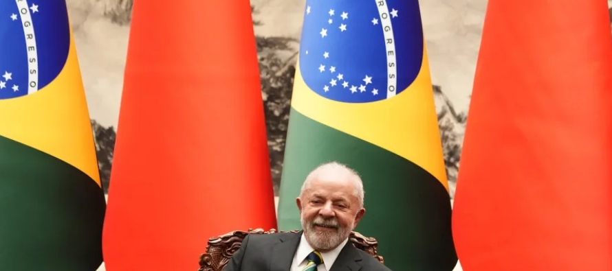 El lunes Lavrov fue recibido por Lula para una "visita de cortesía",...