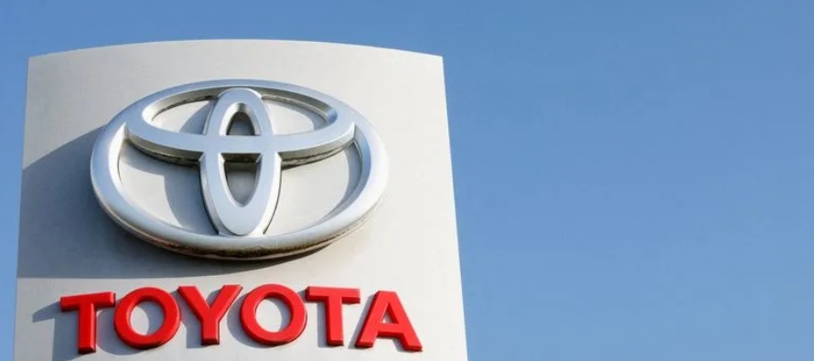 El anuncio se produjo en un acto al que asistieron el responsable local de Toyota, Rafael Chang, y...