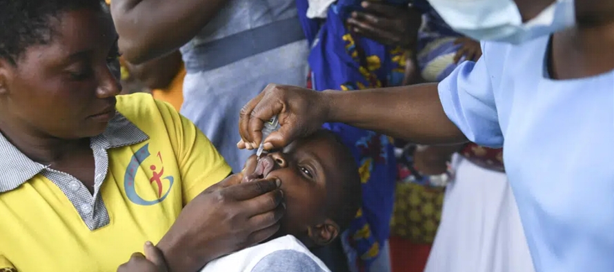 Según UNICEF, 12,7 millones de niños africanos no recibieron una o más vacunas...
