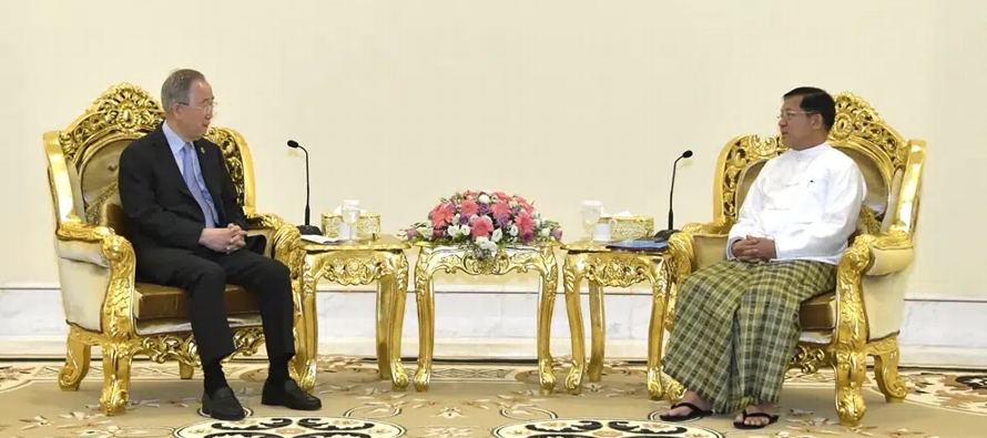 Ban se reunió el lunes en Naipyidó, la capital birmana, con el líder del...