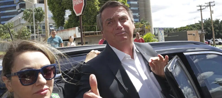 El procurador general Augusto Aras dijo el 14 de abril que Bolsonaro “presuntamente...