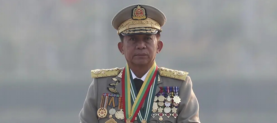 El general Min Aung Hlaing, indultó a 2.153 presos en el día más...
