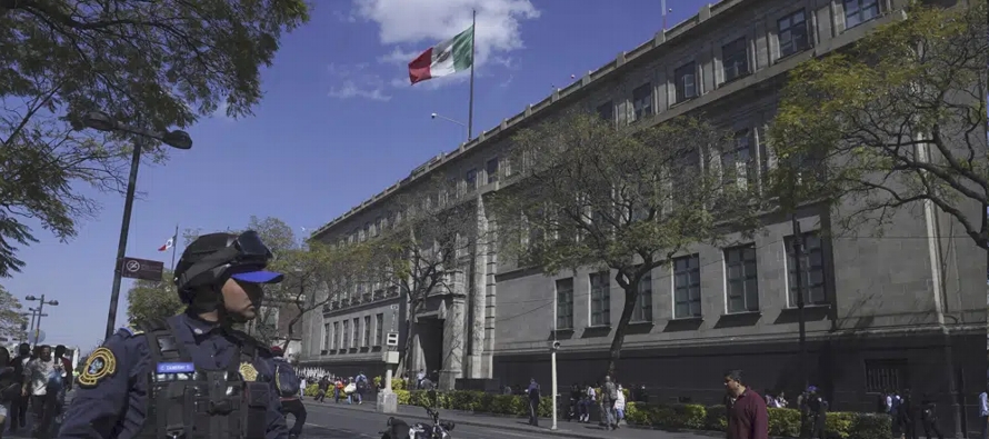 López Obrador ha negado que el paquete de reformas pueda poner en riesgo la...