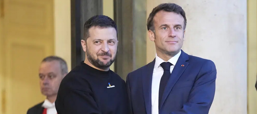 Zelenskyy y Macron conversaron durante tres horas en el Palacio del Elíseo de la capital...