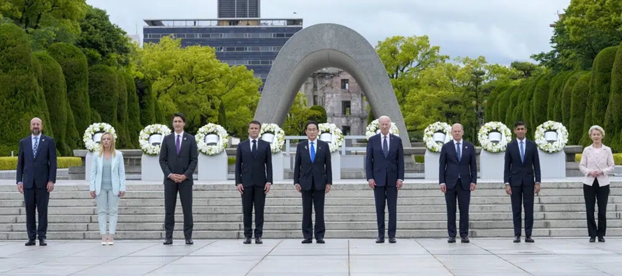 El primer ministro de Japón, Fumio Kishida, dijo que invitó al mandatario ucraniano a...