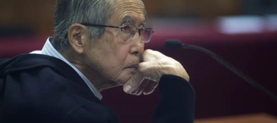 Fujimori cumple una condena de 25 años de cárcel por su autoría mediata en los...