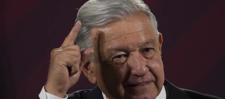 López Obrador indicó que podría entregar a la presidencia de ese grupo de...