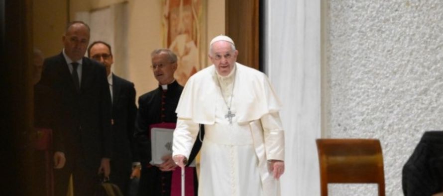 El papa Francisco reanudó el sábado su agenda normal de actividades después de...