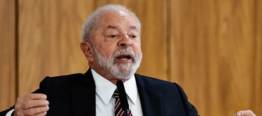 Lula se refirió en concreto a la oposición de su gobierno a permitir que las empresas...