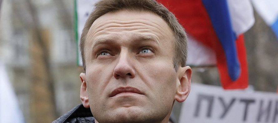 En un lapso de una década, Alexei Navalny pasó de ser el mayor enemigo del Kremlin al...