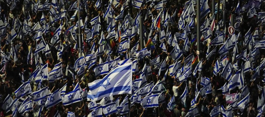 Diversas protestas tuvieron lugar distintas localidades de Israel y en la mayor participaron miles...