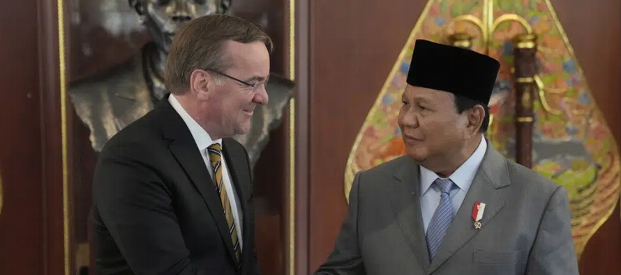 Los ministros de Alemania e Indonesia asistieron al Diálogo de Shangri-La en Singapur, el...