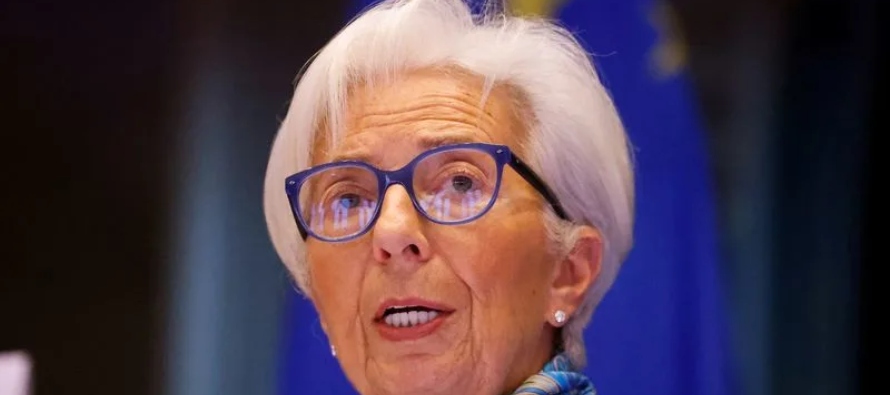 Lagarde admitió que los efectos de las anteriores alzas "estaban empezando a...