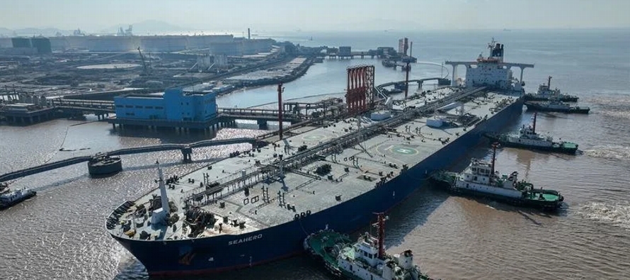 Las importaciones de crudo en mayo ascendieron a 51,44 millones de toneladas, o 12,11 millones de...