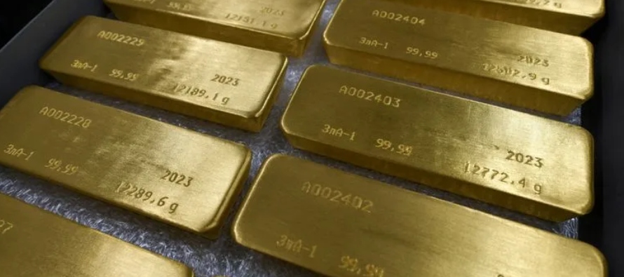 Unas tasas más elevadas aumentan el costo de oportunidad de tener el metal dorado, que no...