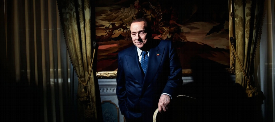 Berlusconi utilizó su imperio mediático para manipular la política italiana,...