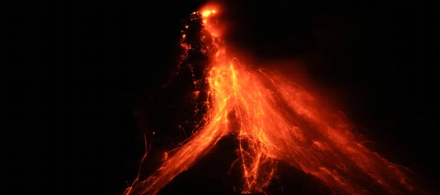 La erupción es el último desastre natural que pone a prueba el gobierno de Marcos,...