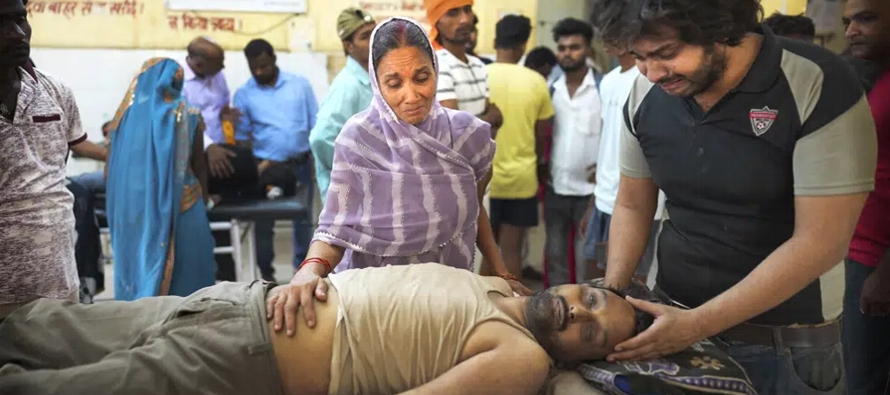 En estado de Uttar Pradesh, en el norte de la India, 119 personas han muerto por padecimientos...