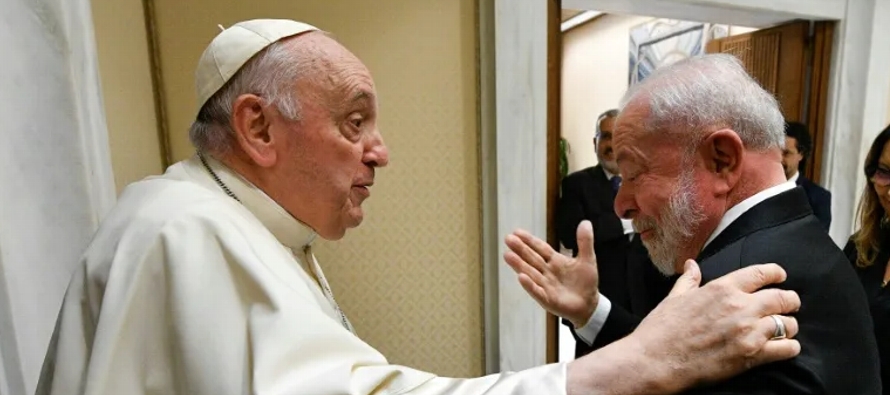 En el Vaticano, Lula se reunió durante casi una hora con el pontífice argentino, al...