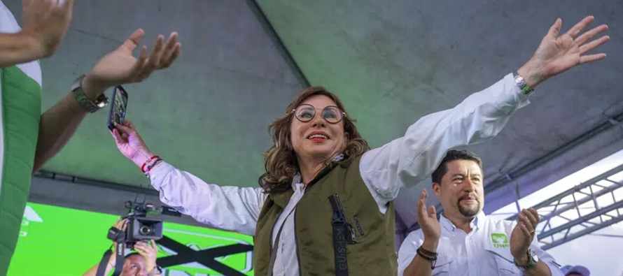 La ex primera dama espera convencer a los guatemaltecos con el slogan “Bienvenidos a la era...