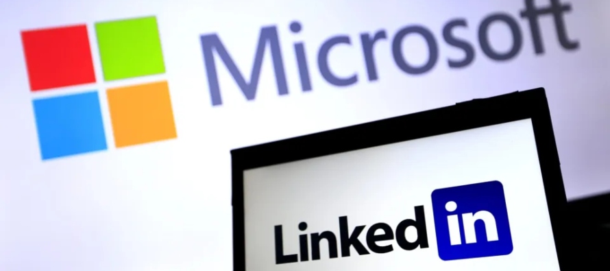 Microsoft y LinkedIn lanzaron este miércoles unos cursos gratuitos en inglés de...