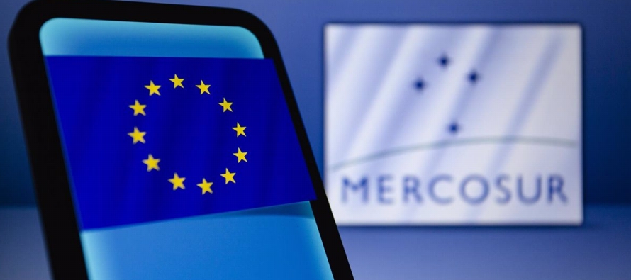 La UE negocia desde 1999 un acuerdo comercial con los países del Mercosur, que incluyen a...
