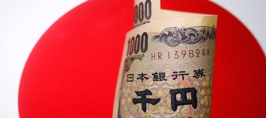 El billete verde caía un 0,18% a las 1104 GMT, a 144,44 yenes, tras subir un 0,27% el lunes.