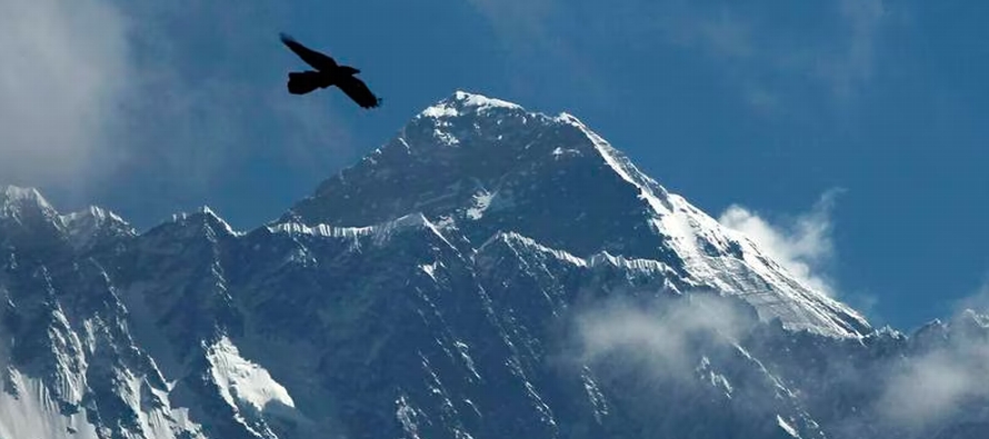 Motivo de interés de alpinistas y turistas que gustan de deportes extremos, el Monte Everest...