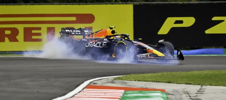 Tanto 'Checo' como Sainz salieron a pista en la segunda sesión -ya en seco y en la...
