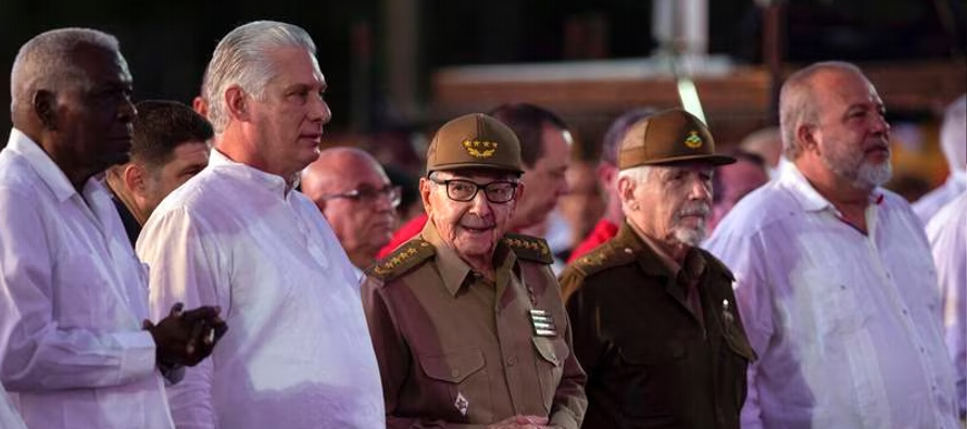 Las autoridades cubanas atribuyen la crisis a la paralización ocasionada por la pandemia de...