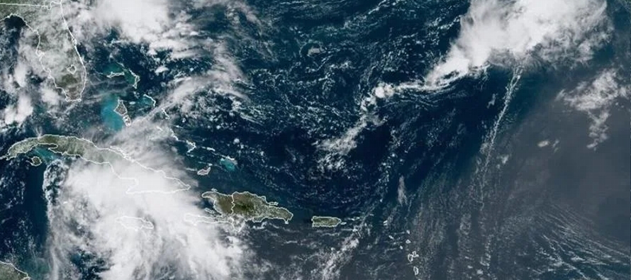 Bret llegó con vientos con fuerza de tormenta tropical a porciones de las Antillas Menores,...