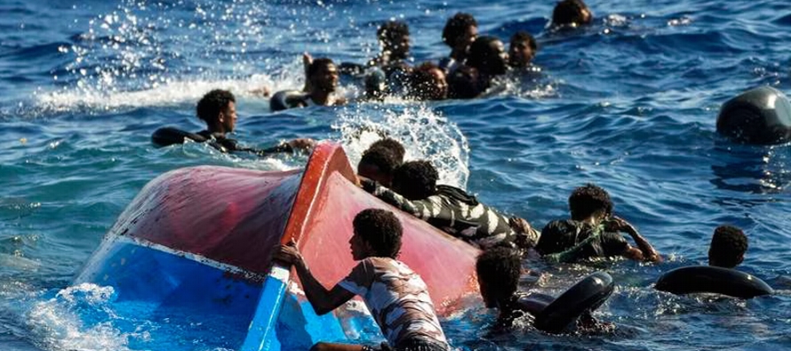 Los cuatro sobrevivientes fueron rescatados primero por el carguero con bandera de Malta Rimona en...