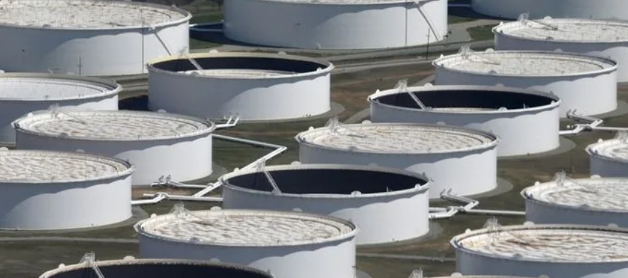 Las existencias de crudo en el centro de entrega de Cushing, Oklahoma, subieron en 159,000 barriles...
