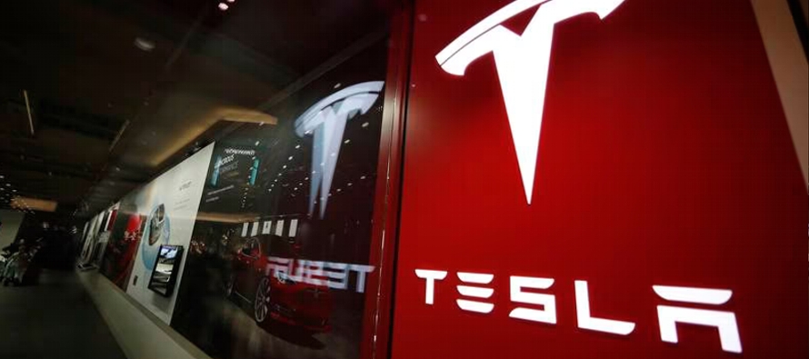 La NHTSA investiga una serie de choques de autos Tesla sospechosos de marchar con sistemas...