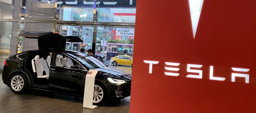 La web de Tesla en Estados Unidos ofrece a partir de este martes un Model X con un alcance estimado...