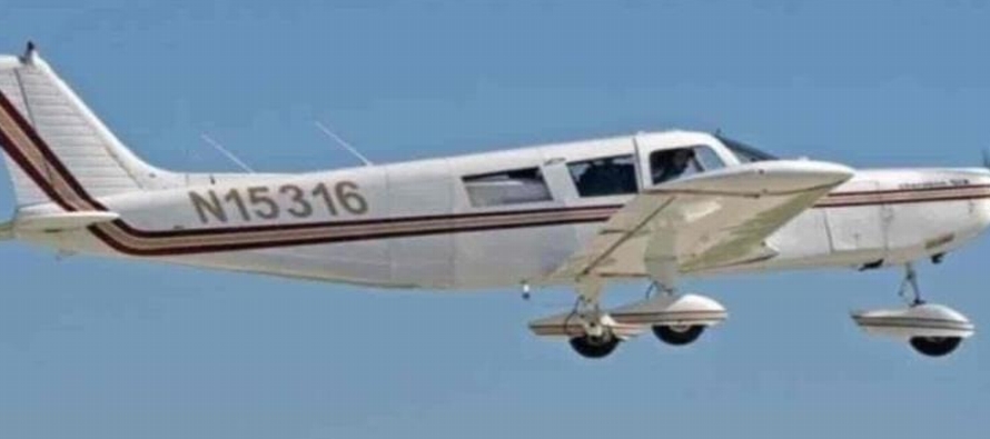 Las autoridades de la aviación civil dijeron que había seis pasajeros y dos...