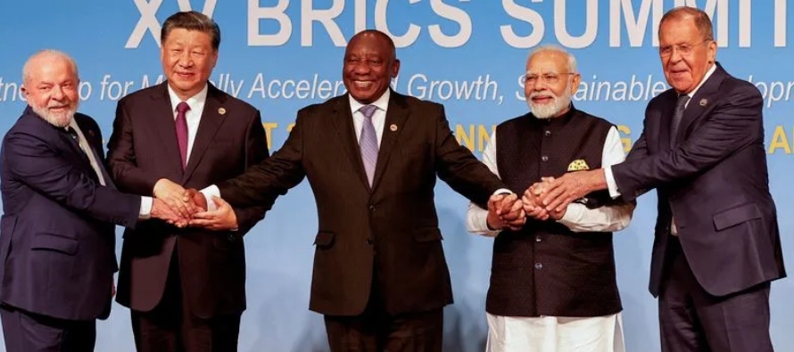 Un préstamo de los BRICS a Argentina podría entrar en conflicto con los rescates que...