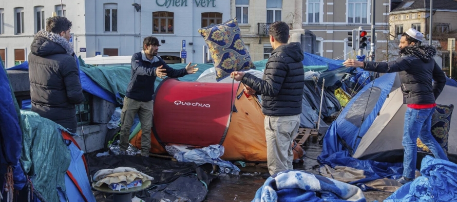 Bélgica recibe críticas desde hace tiempo por negar refugio a miles de personas que...