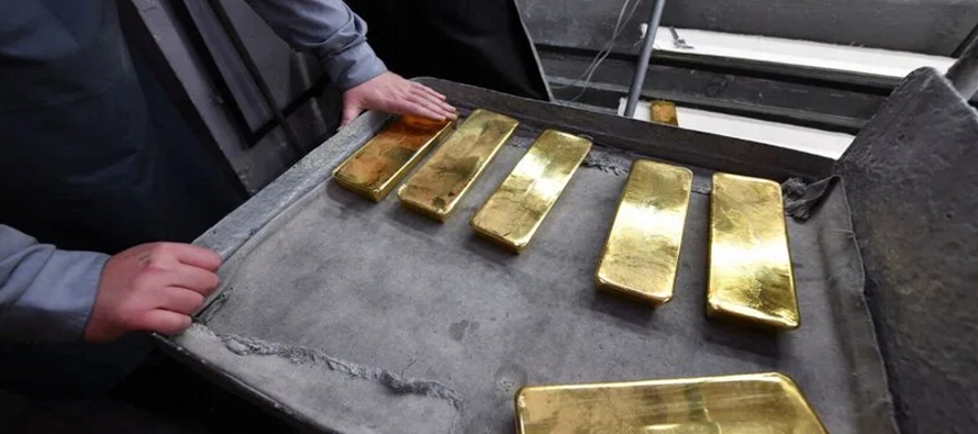 El oro al contado subía un 0,1% a 1.940,50 dólares la onza a las 0957 GMT, tras...