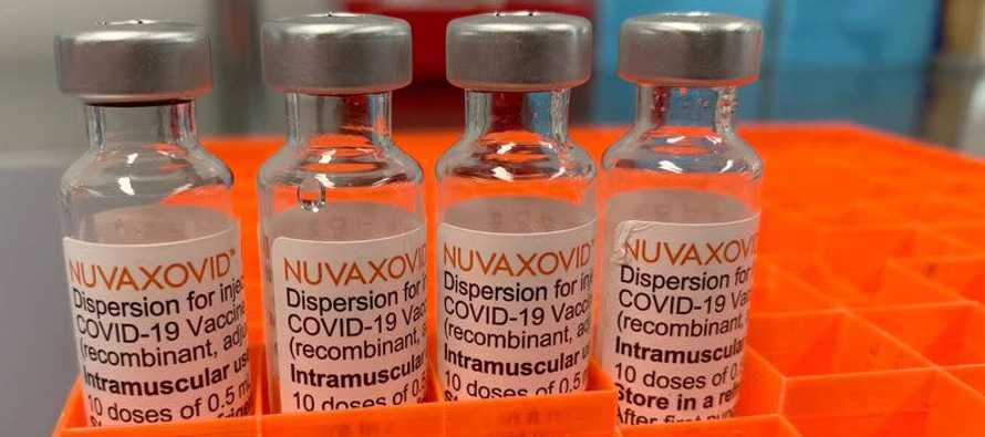 La vacuna de Novavax también está siendo examinada por la Administración de...