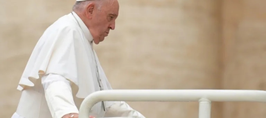 El papa llama a "socorrer" a los migrantes en el mar, "un deber de humanidad"