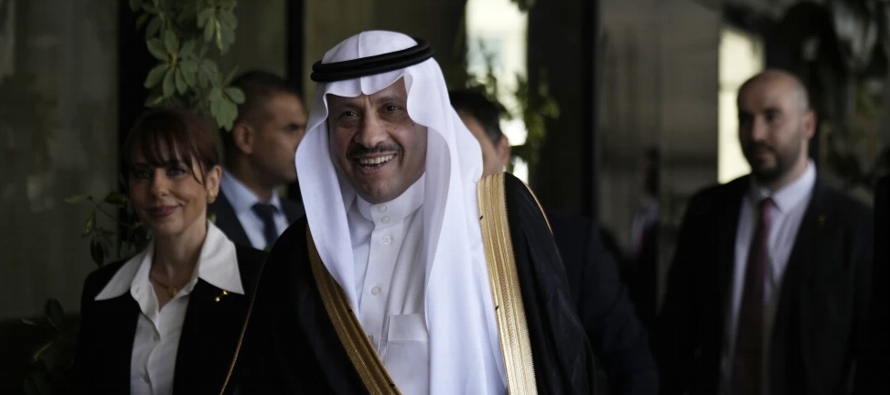 La visita de Nayef al-Sudairi, quien funge además como embajador saudí en Jordania,...