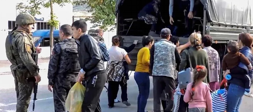 La tragedia humanitaria en curso en Nagorno-Karabaj, donde más de 100 residentes se han...