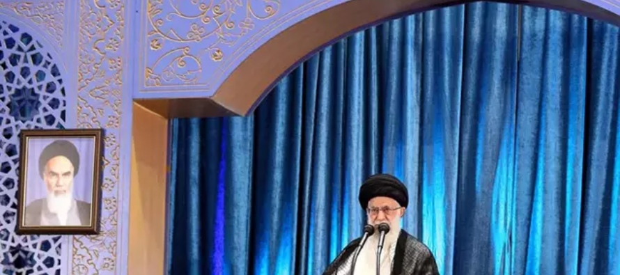 Asimismo, Jamenei ha recordado que el líder de la Revolución Islámica, el...