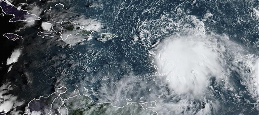La tormenta se encontraba 265 kilómetros (165 millas) al sur de las Bermudas el viernes por...
