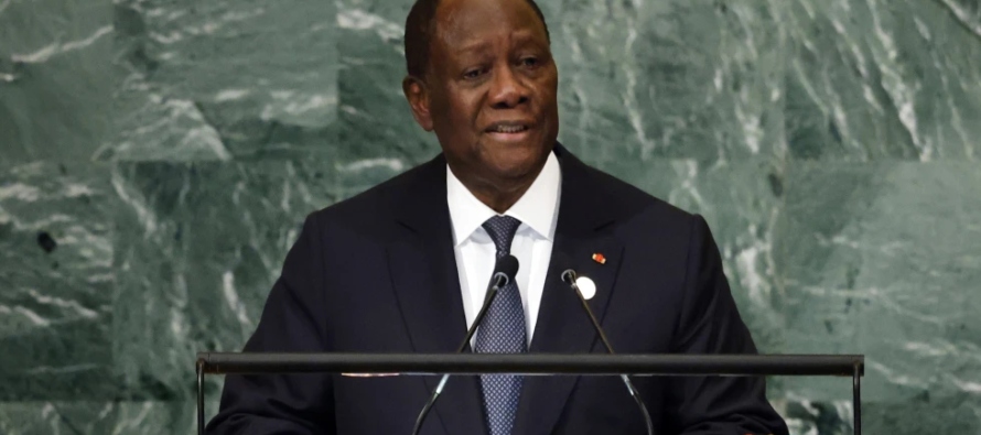 El presidente marfileño Alassane Ouattara destituyó al primer ministro y...