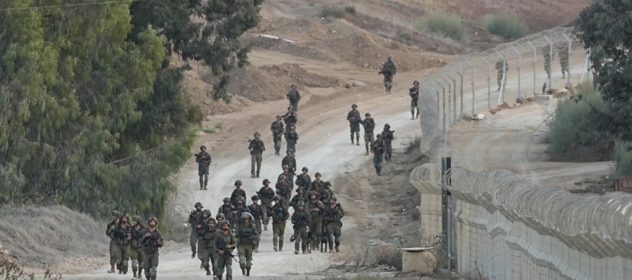 Israel ha movilizado 360,000 reservistas, apostado más fuerzas cerca de Gaza y evacuado a...