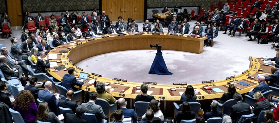 La votación en el Consejo de Seguridad de 15 miembros fue de 12 a favor, Estados Unidos en...