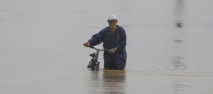 "Vigilancia de inundaciones repentinas en efecto hasta el lunes 30 de octubre",...