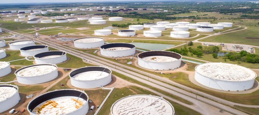 Los inventarios de crudo aumentaron en 774,000 barriles, a 421,9 millones de barriles en la semana...